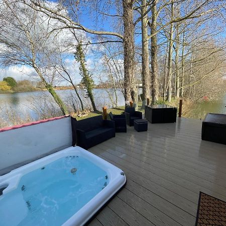 Rudd Lake Luxury Lakeside Lodge With Fishing & Hot Tub@タターズホール エクステリア 写真