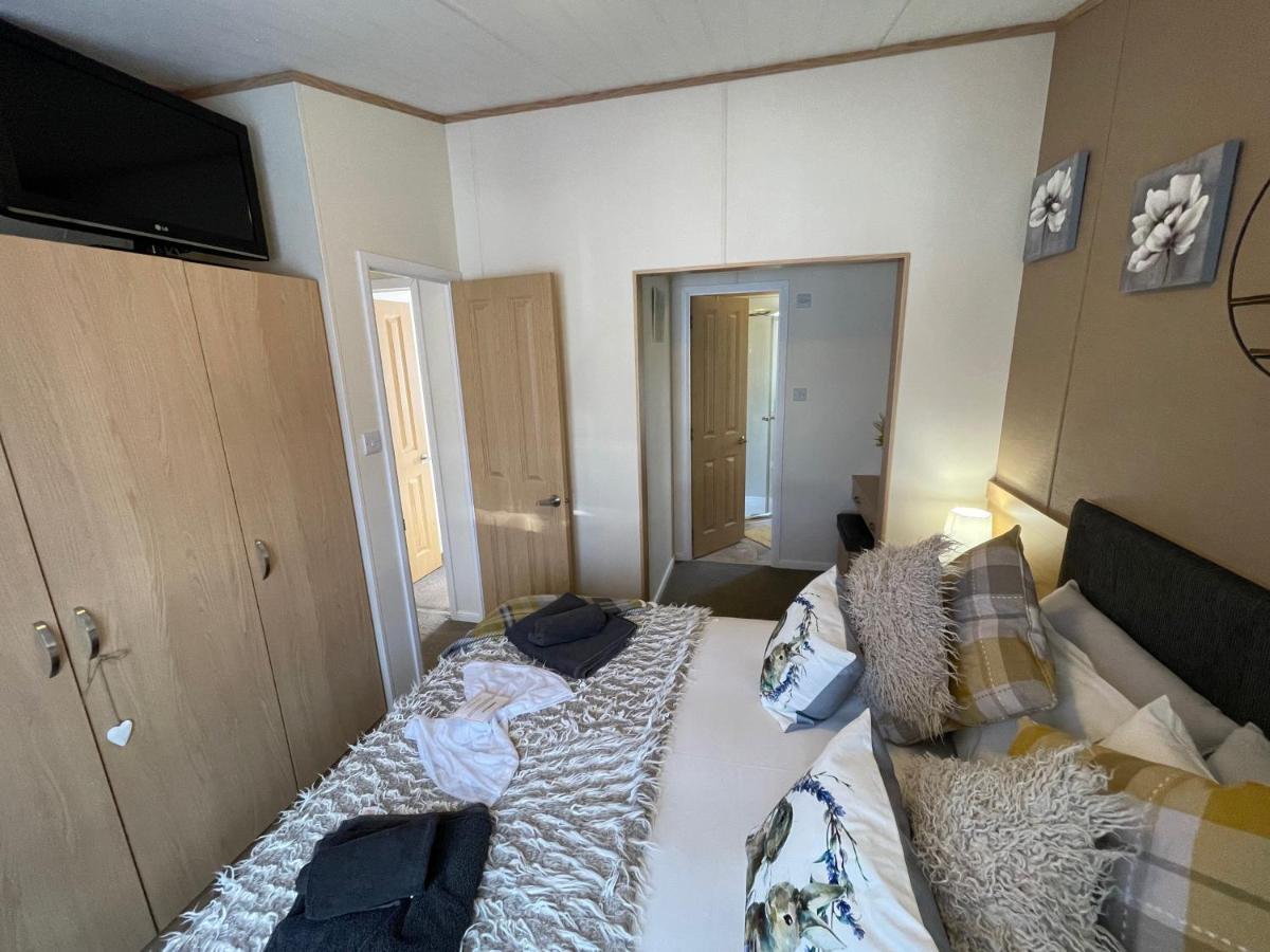 Rudd Lake Luxury Lakeside Lodge With Fishing & Hot Tub@タターズホール エクステリア 写真