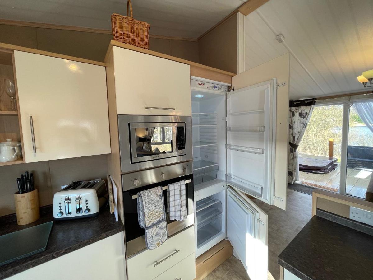 Rudd Lake Luxury Lakeside Lodge With Fishing & Hot Tub@タターズホール エクステリア 写真