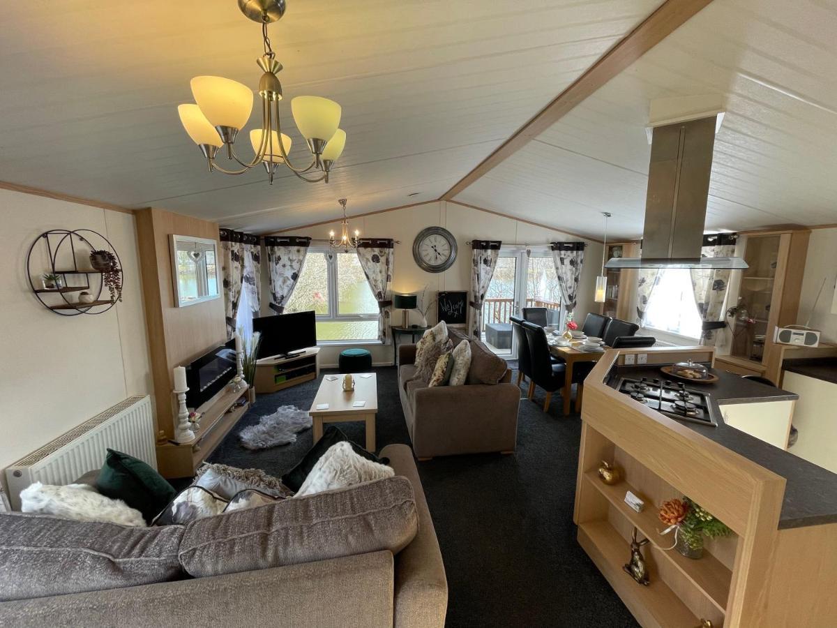 Rudd Lake Luxury Lakeside Lodge With Fishing & Hot Tub@タターズホール エクステリア 写真